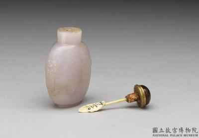 图片[3]-Jadeite snuff bottle with a dual winding lotus design, Qing dynasty, 18th century-China Archive